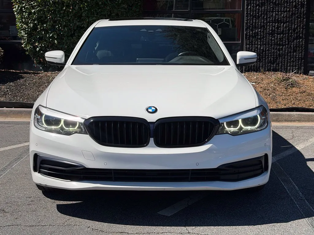 BMW 5 Series photo 3