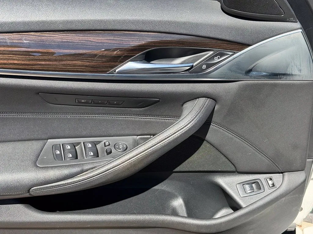 BMW 5 Series photo 29