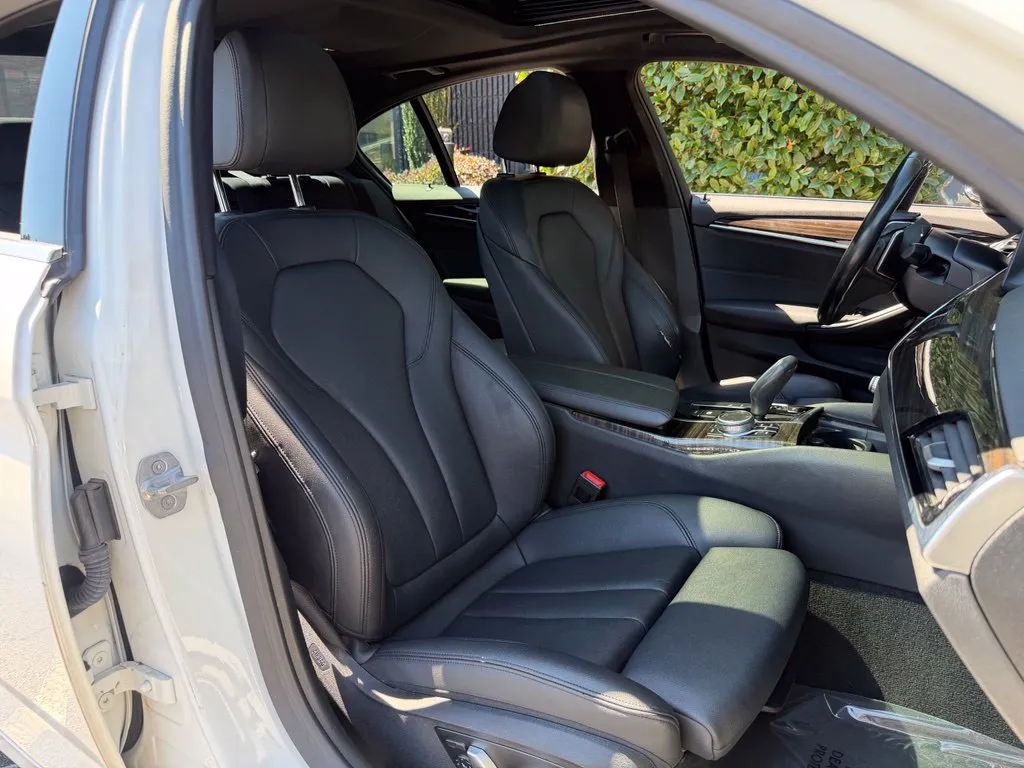 BMW 5 Series photo 35