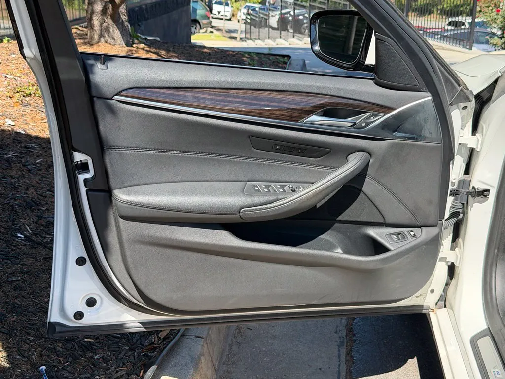 BMW 5 Series photo 28