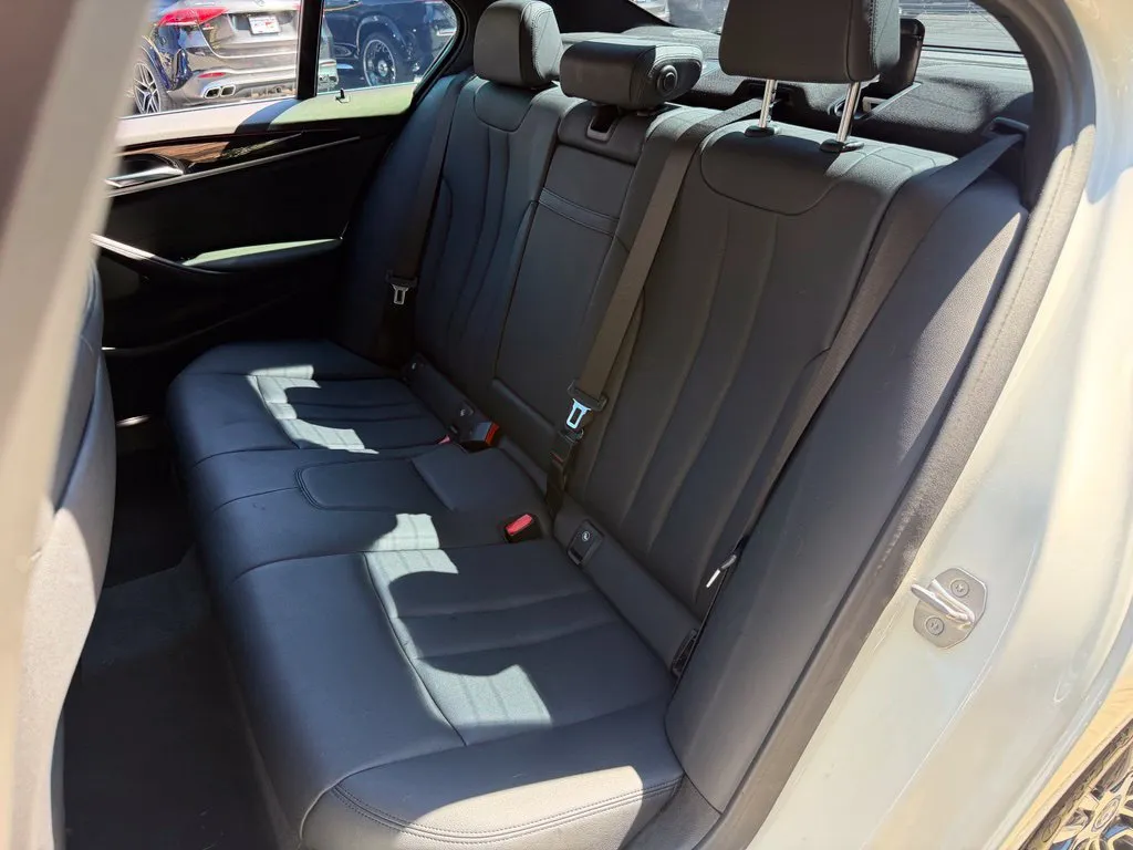 BMW 5 Series photo 32
