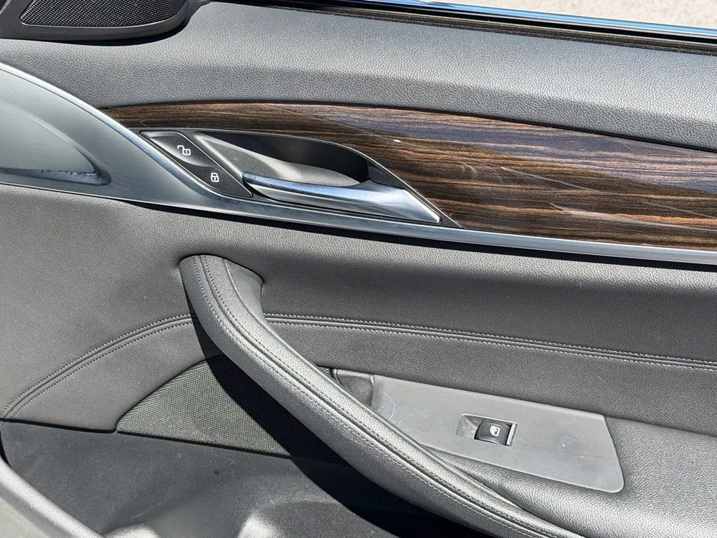 BMW 5 Series photo 38