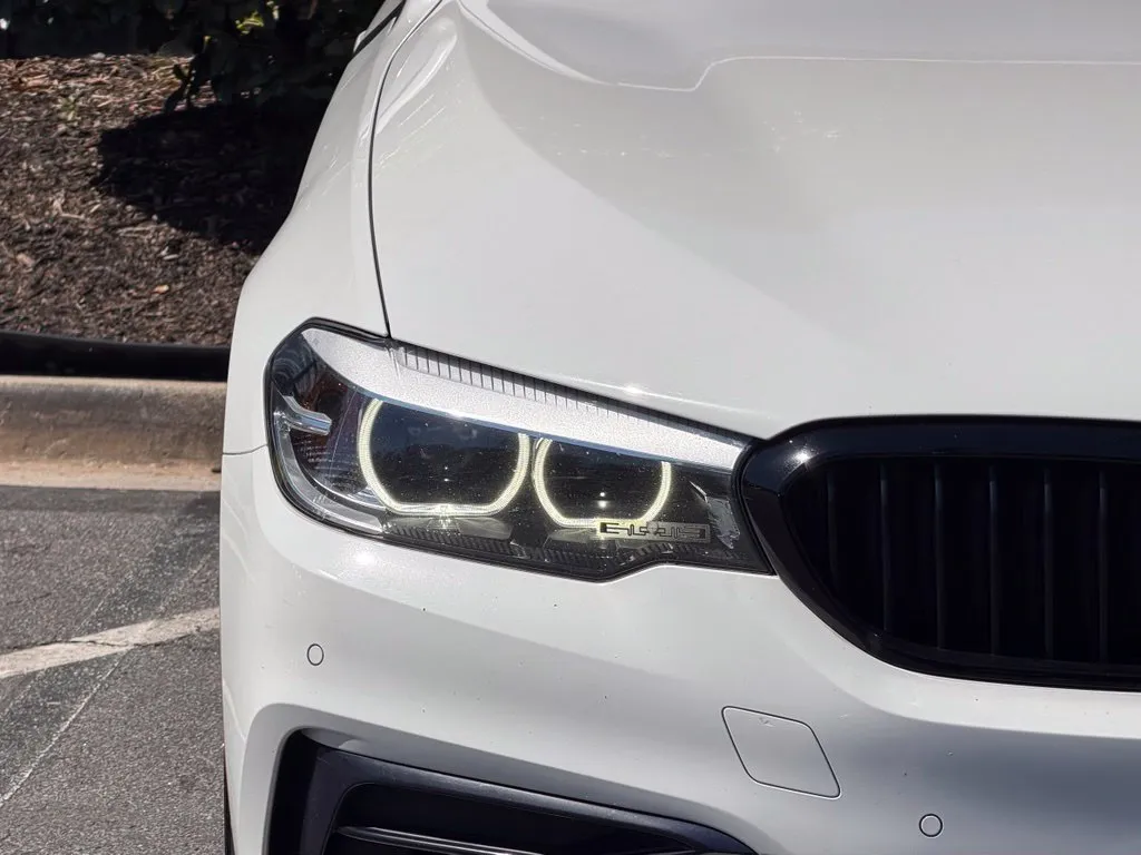 BMW 5 Series photo 4