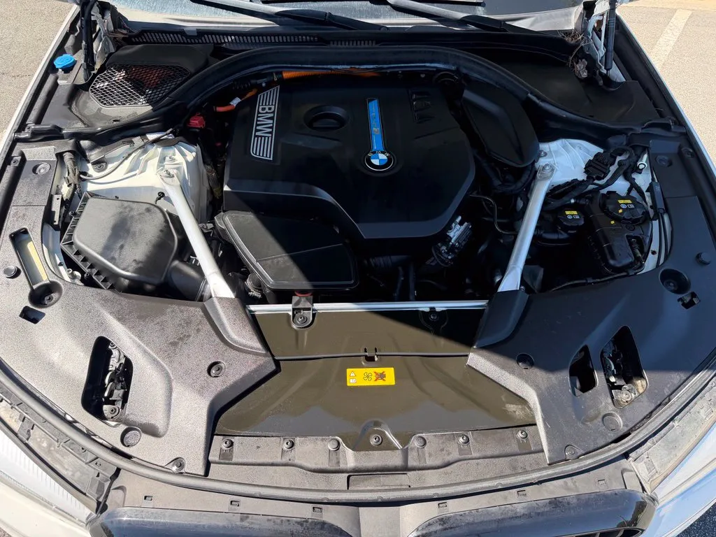 BMW 5 Series photo 6
