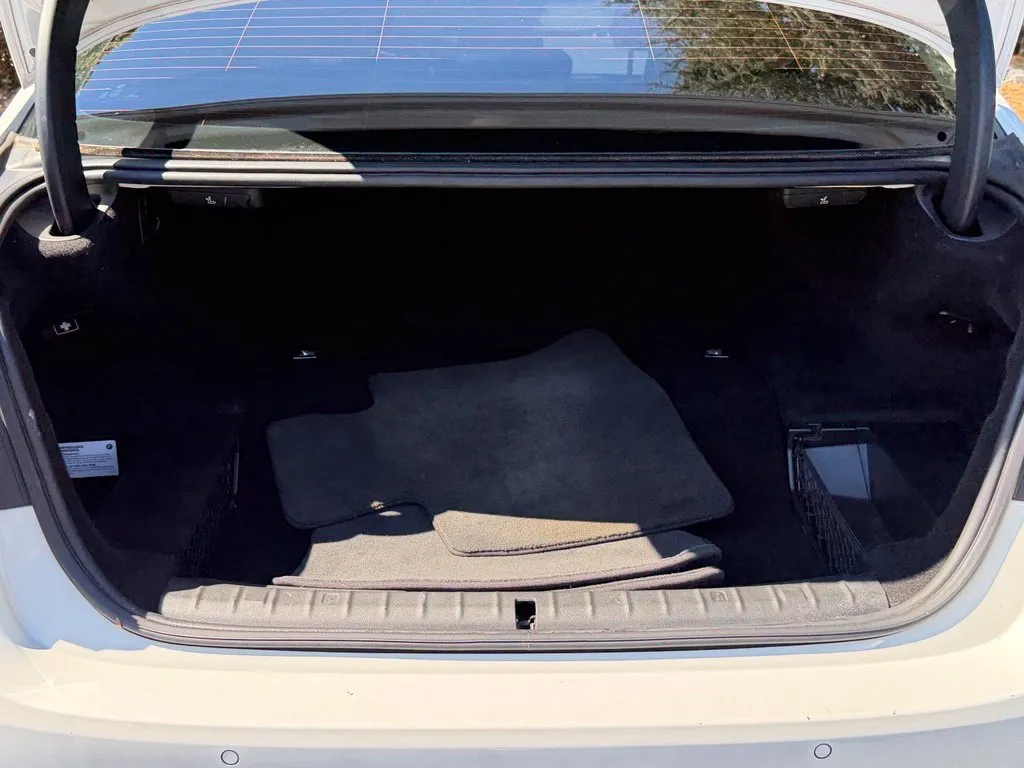 BMW 5 Series photo 18