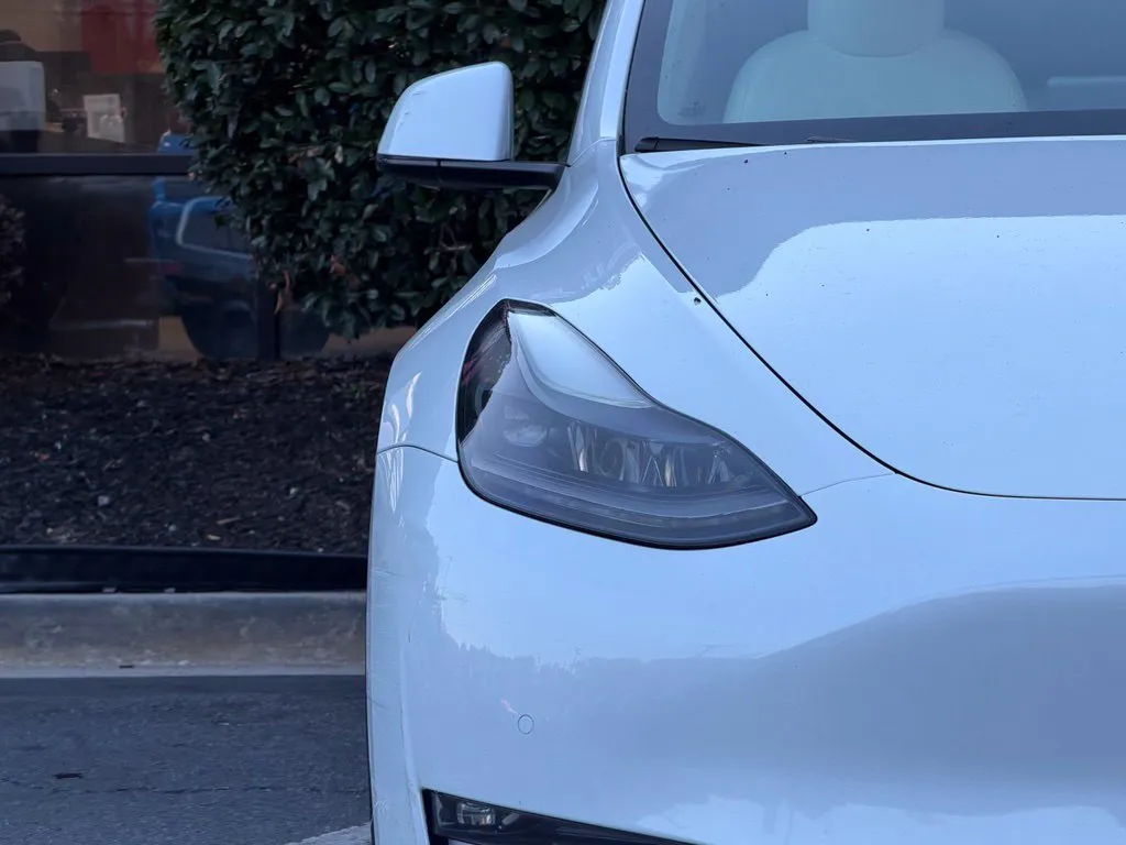 Tesla Model Y photo 4