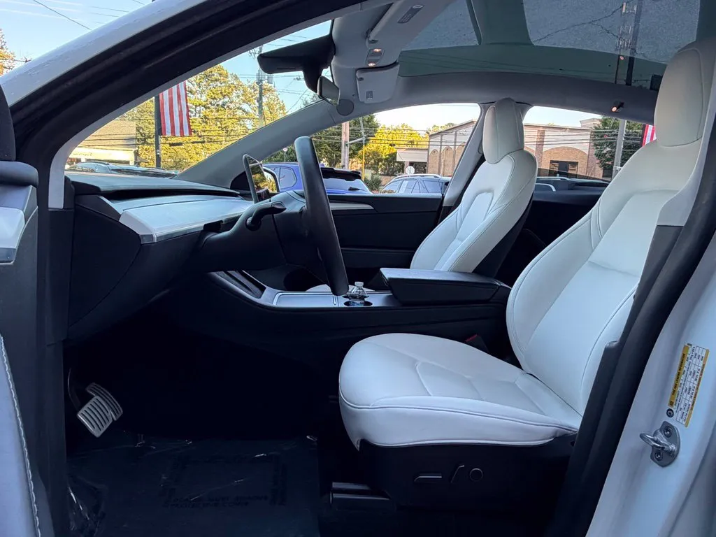 Tesla Model Y photo 25