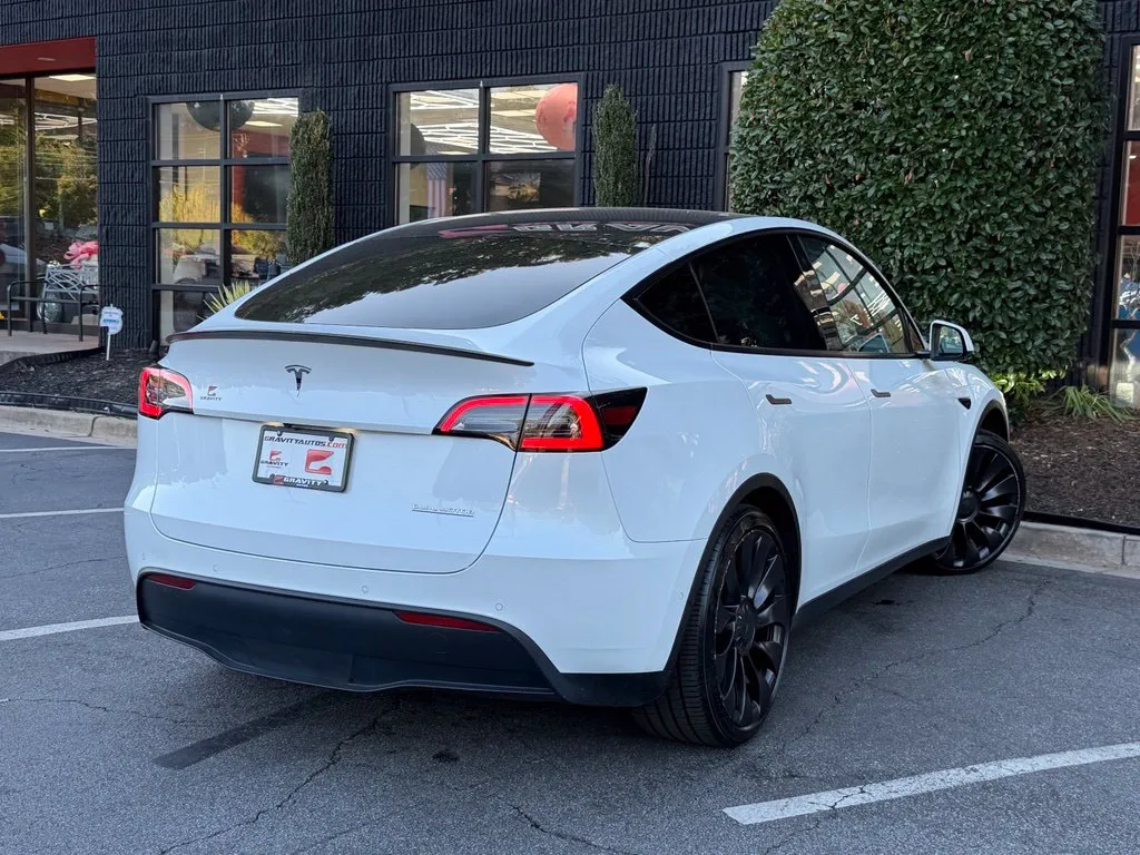 Tesla Model Y photo 12