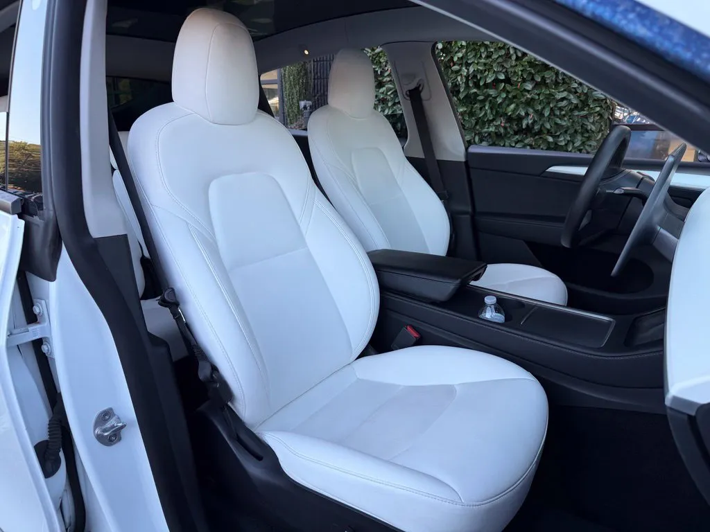 Tesla Model Y photo 34