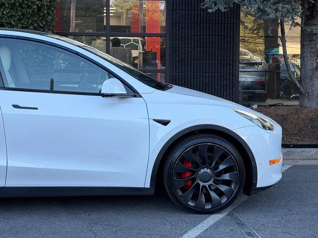 Tesla Model Y photo 23