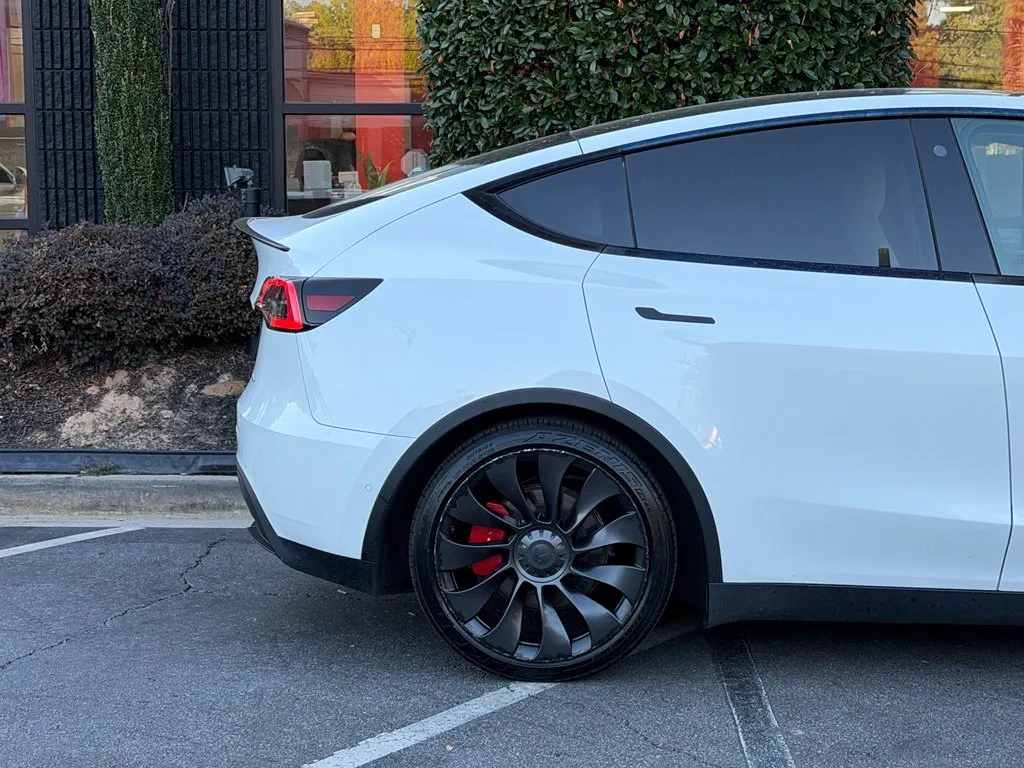 Tesla Model Y photo 22