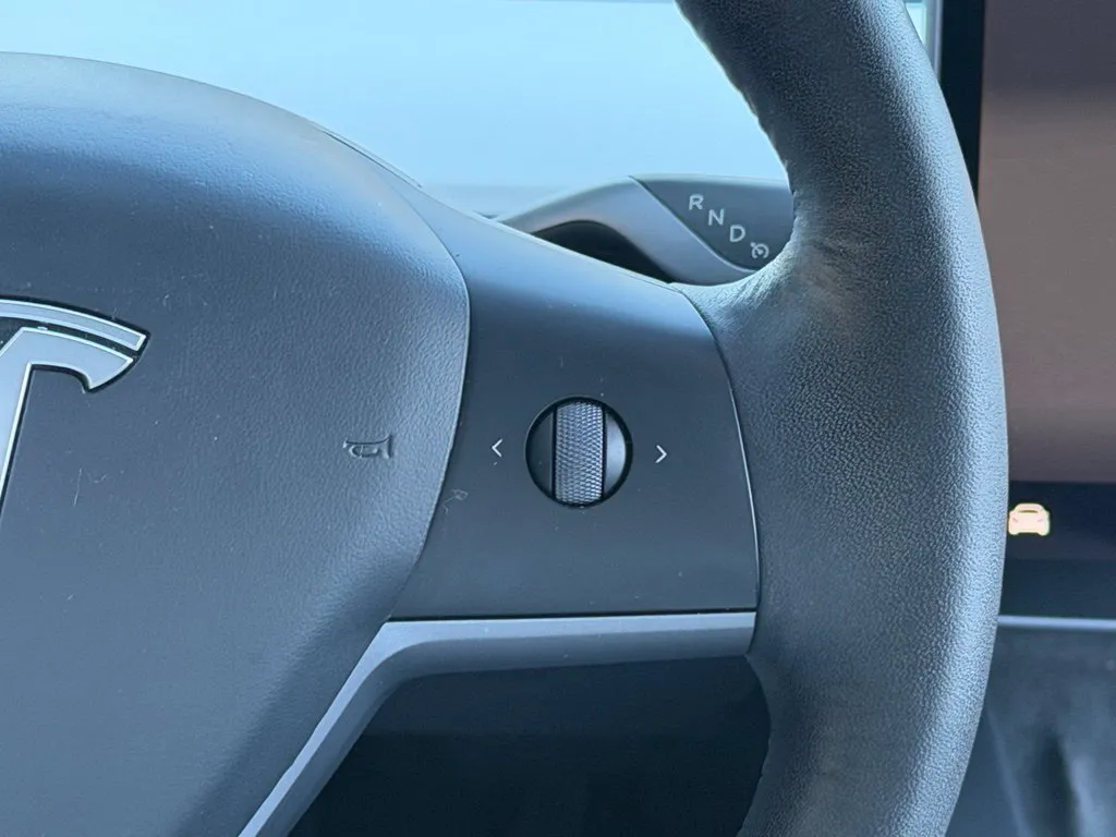 Tesla Model Y photo 45