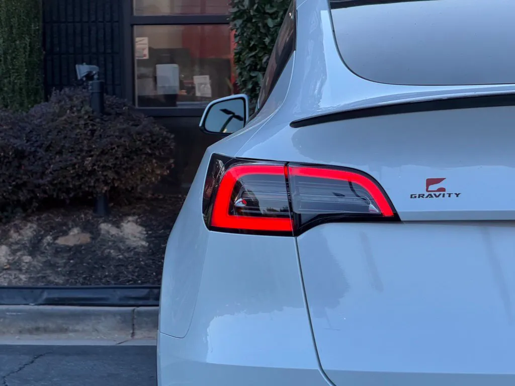 Tesla Model Y photo 15