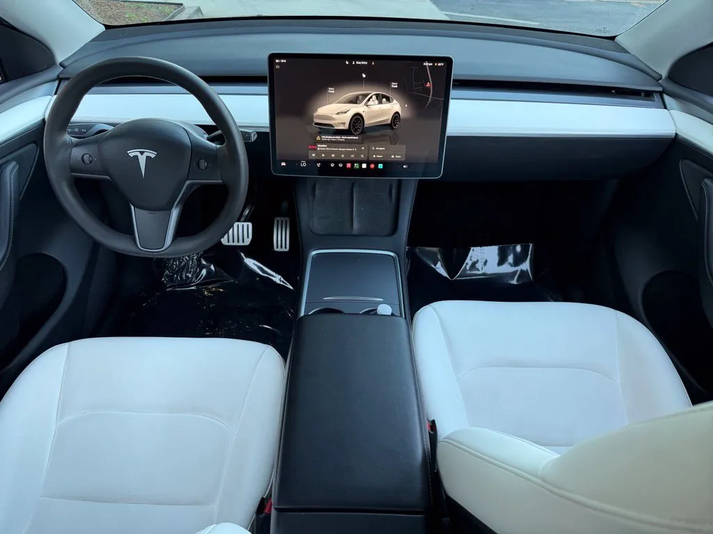 Tesla Model Y photo 40