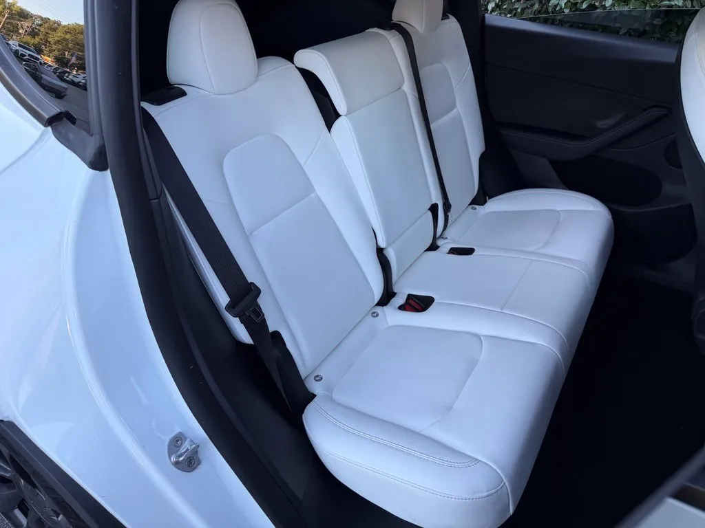 Tesla Model Y photo 39