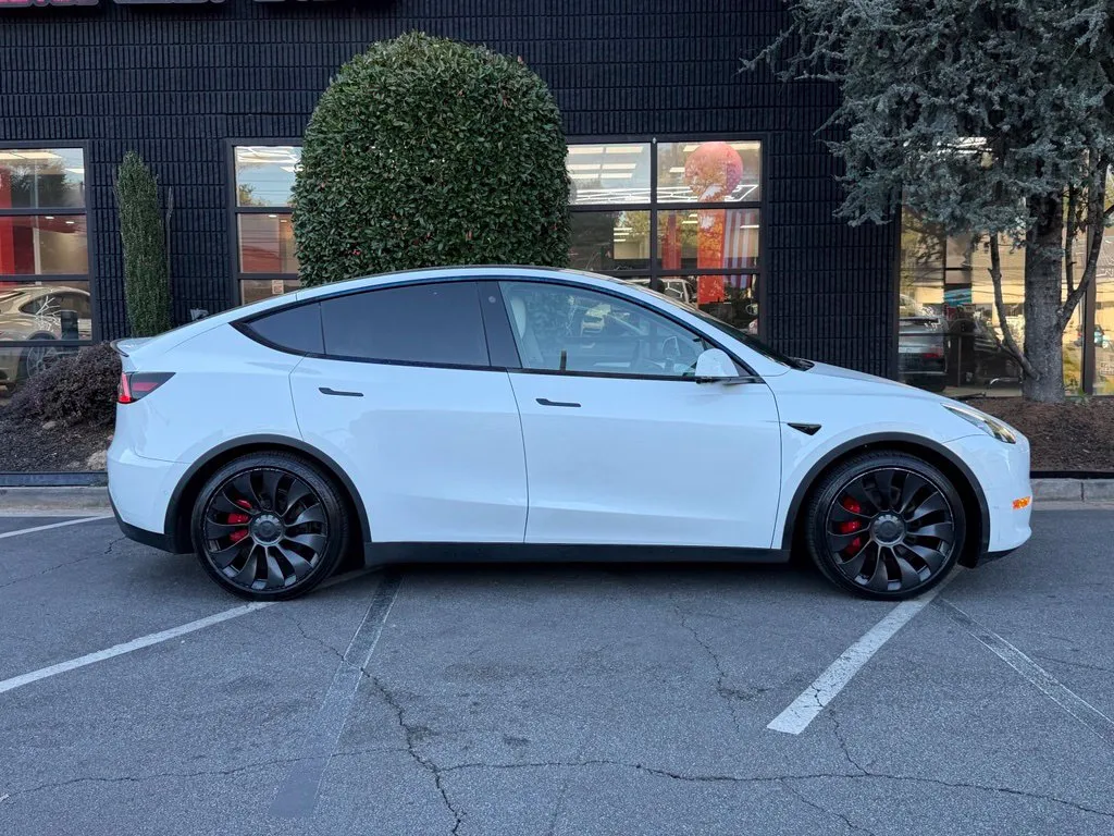 Tesla Model Y photo 21