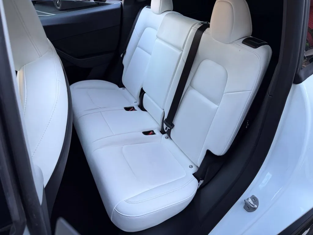 Tesla Model Y photo 31