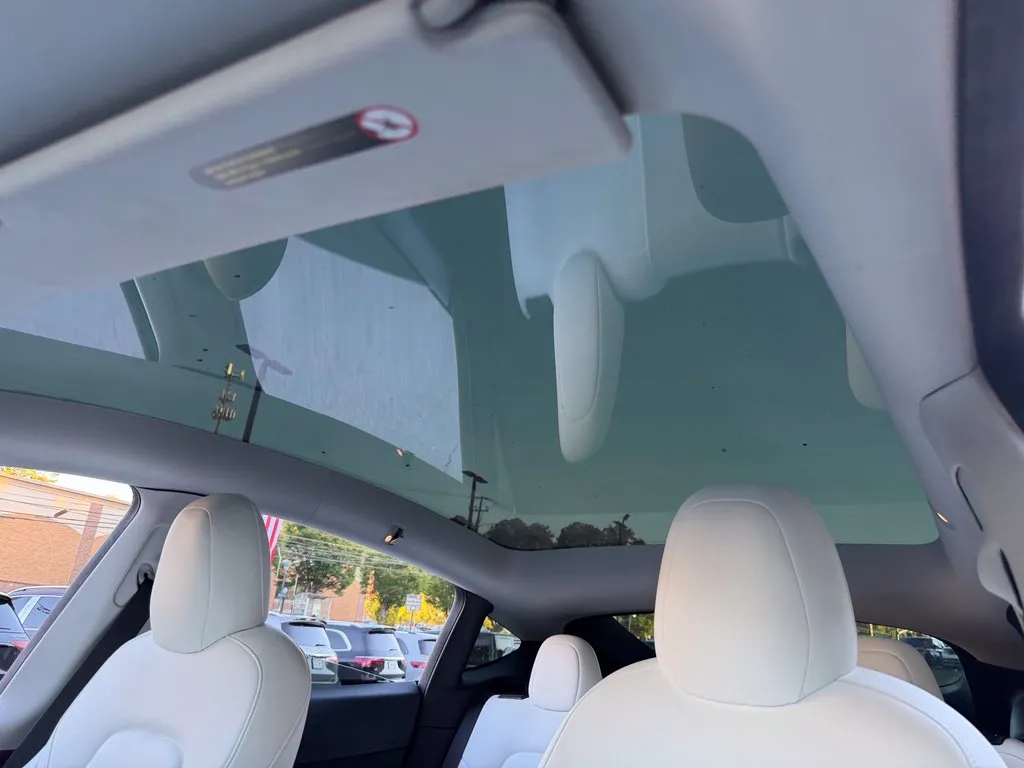 Tesla Model Y photo 50