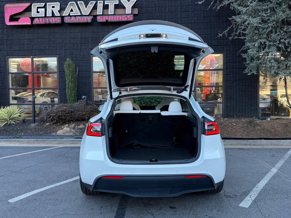 Tesla Model Y photo 17