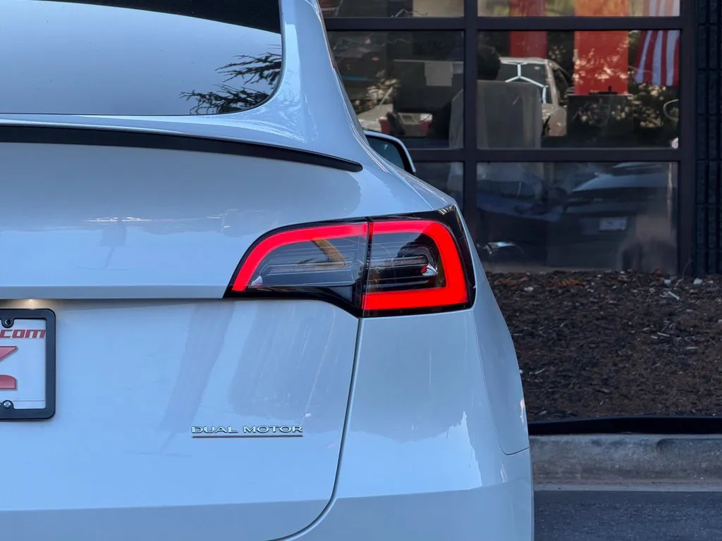 Tesla Model Y photo 16