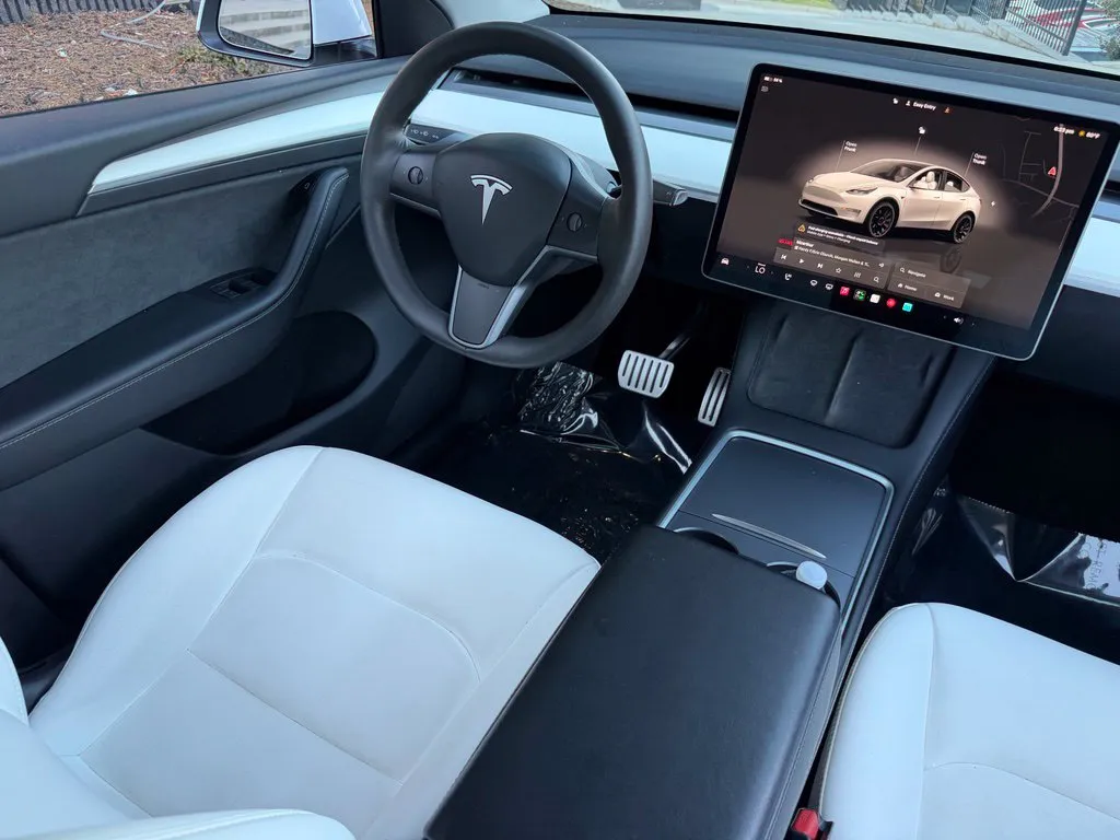 Tesla Model Y photo 41