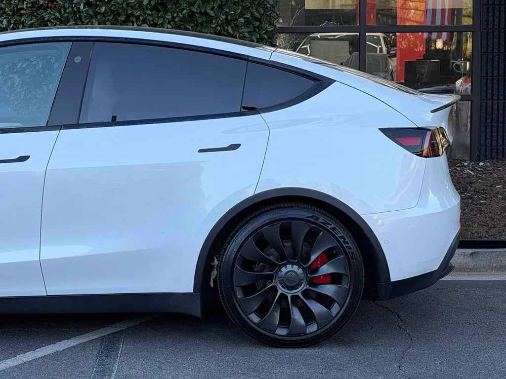 Tesla Model Y photo 11