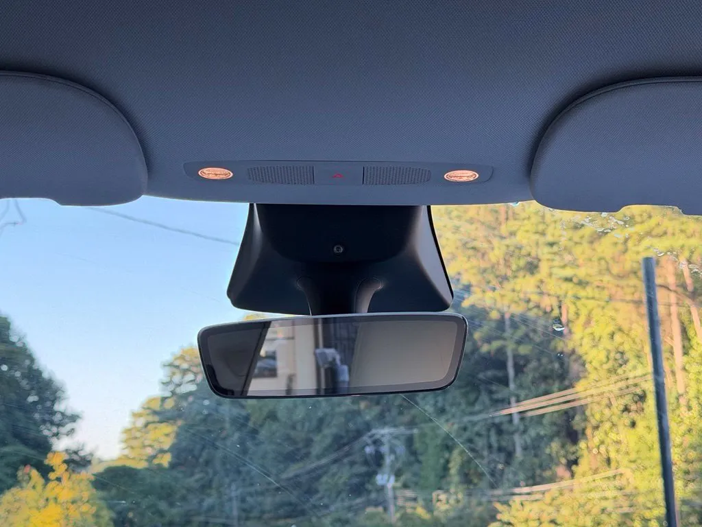 Tesla Model Y photo 48