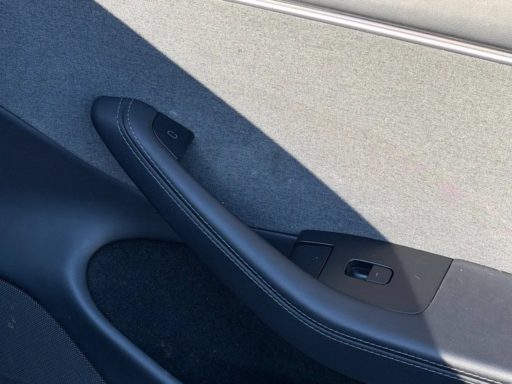 Tesla Model 3 photo 37