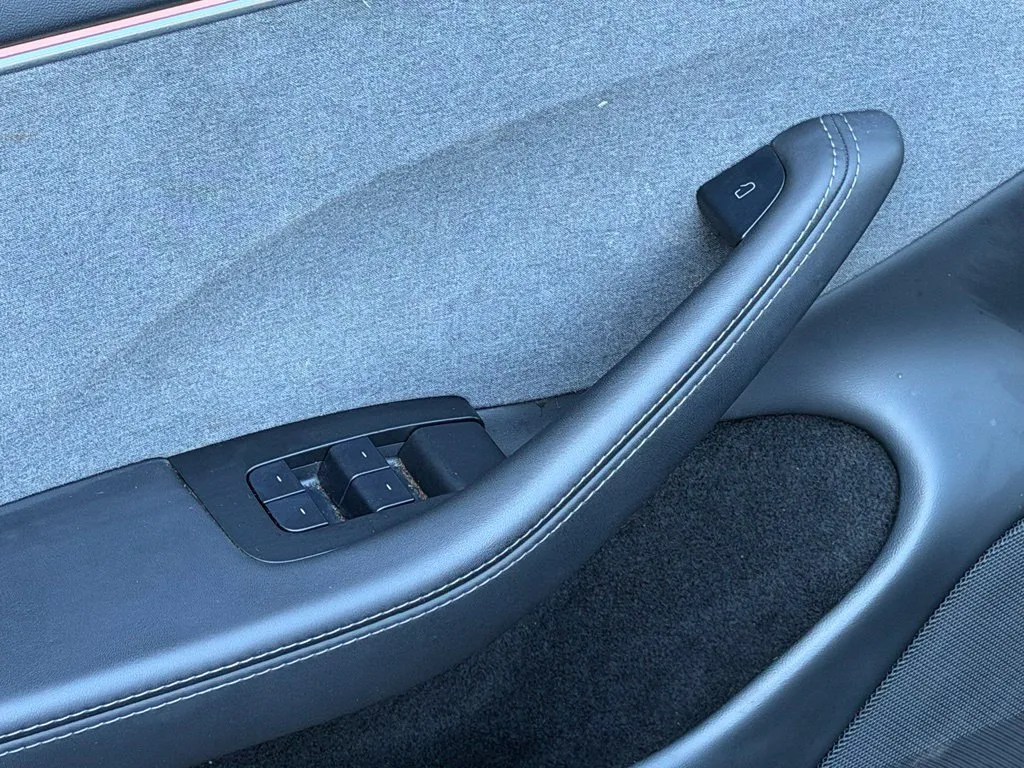 Tesla Model 3 photo 29