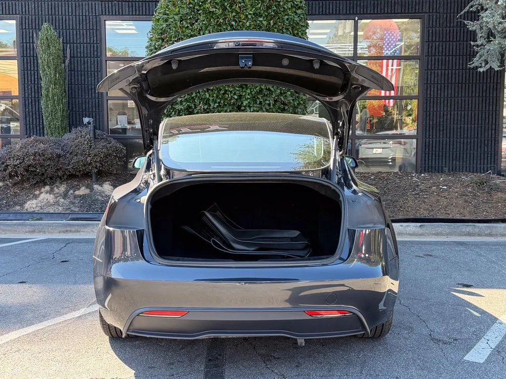 Tesla Model 3 photo 17