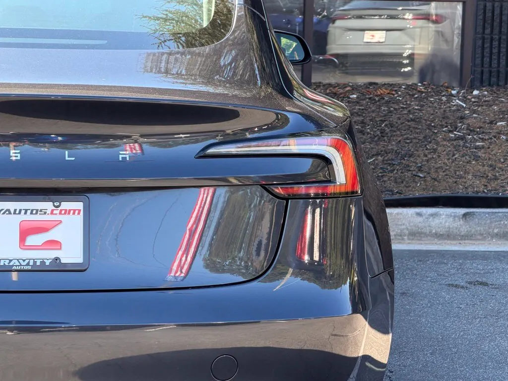 Tesla Model 3 photo 16