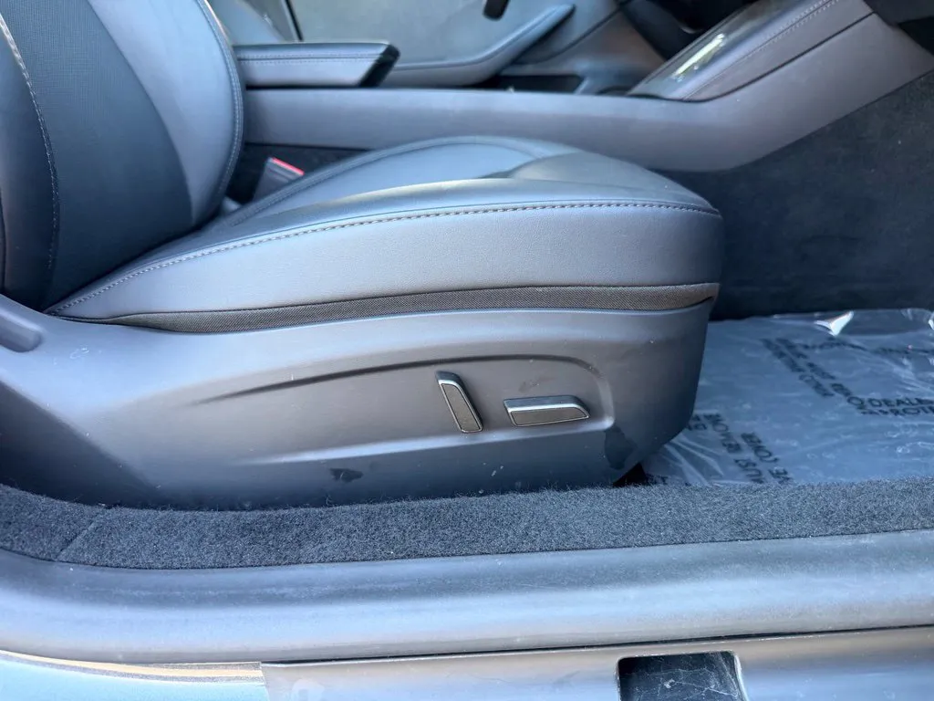 Tesla Model 3 photo 35