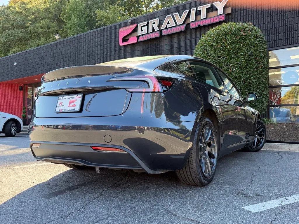 Tesla Model 3 photo 13