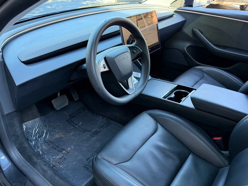 Tesla Model 3 photo 24