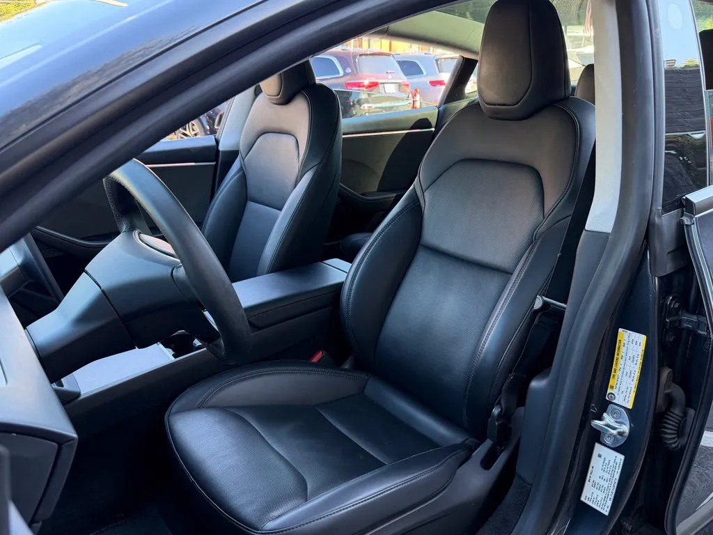 Tesla Model 3 photo 26