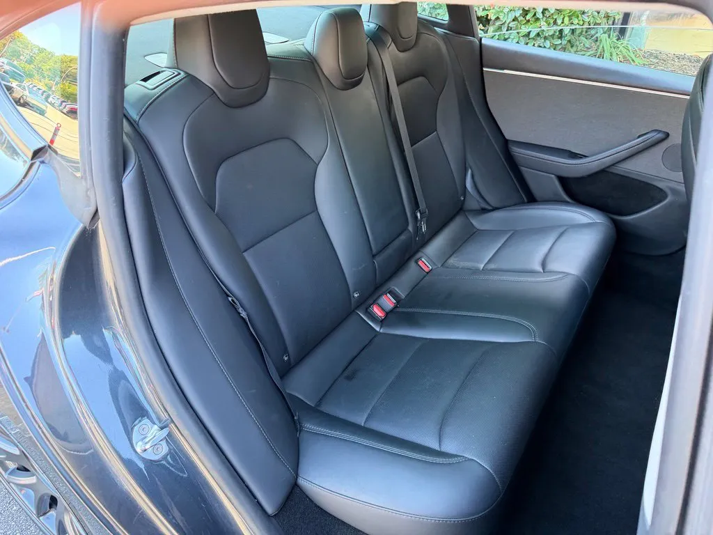 Tesla Model 3 photo 39