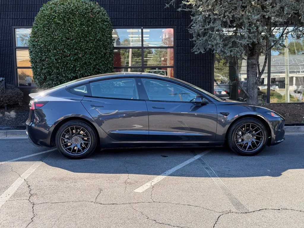 Tesla Model 3 photo 21