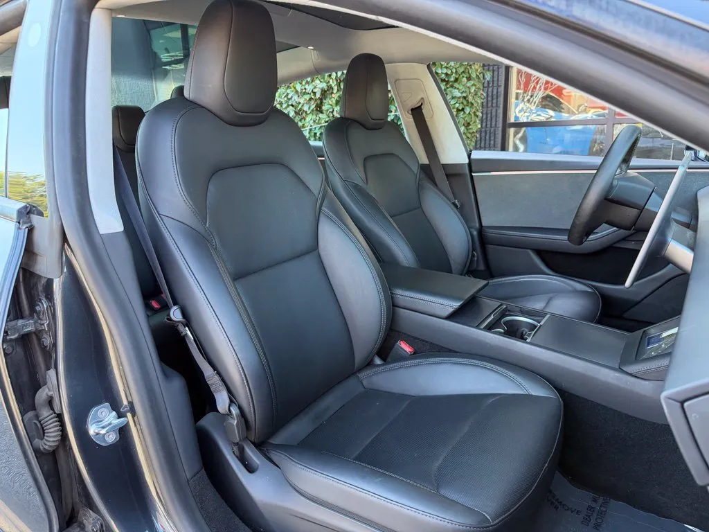 Tesla Model 3 photo 34