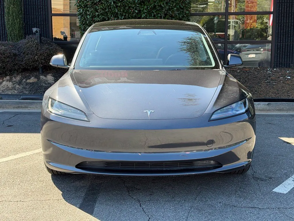 Tesla Model 3 photo 3