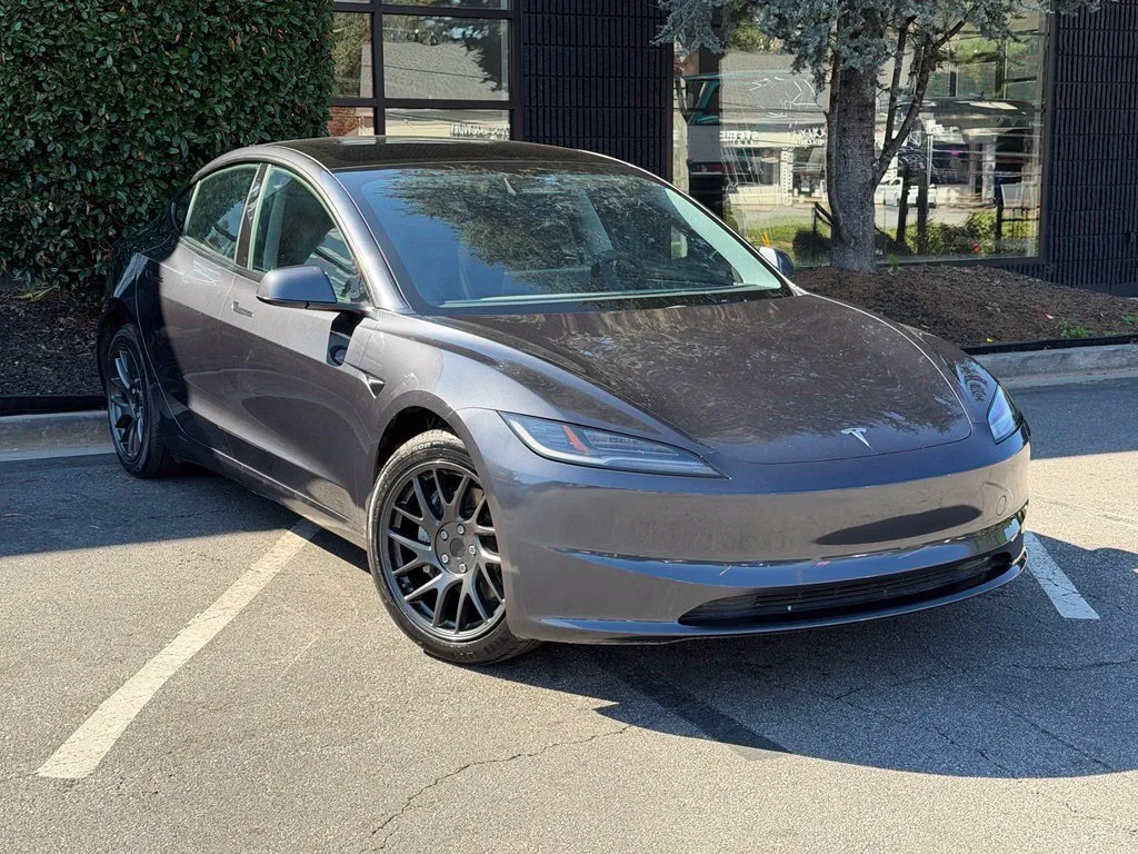 Tesla Model 3 photo 7