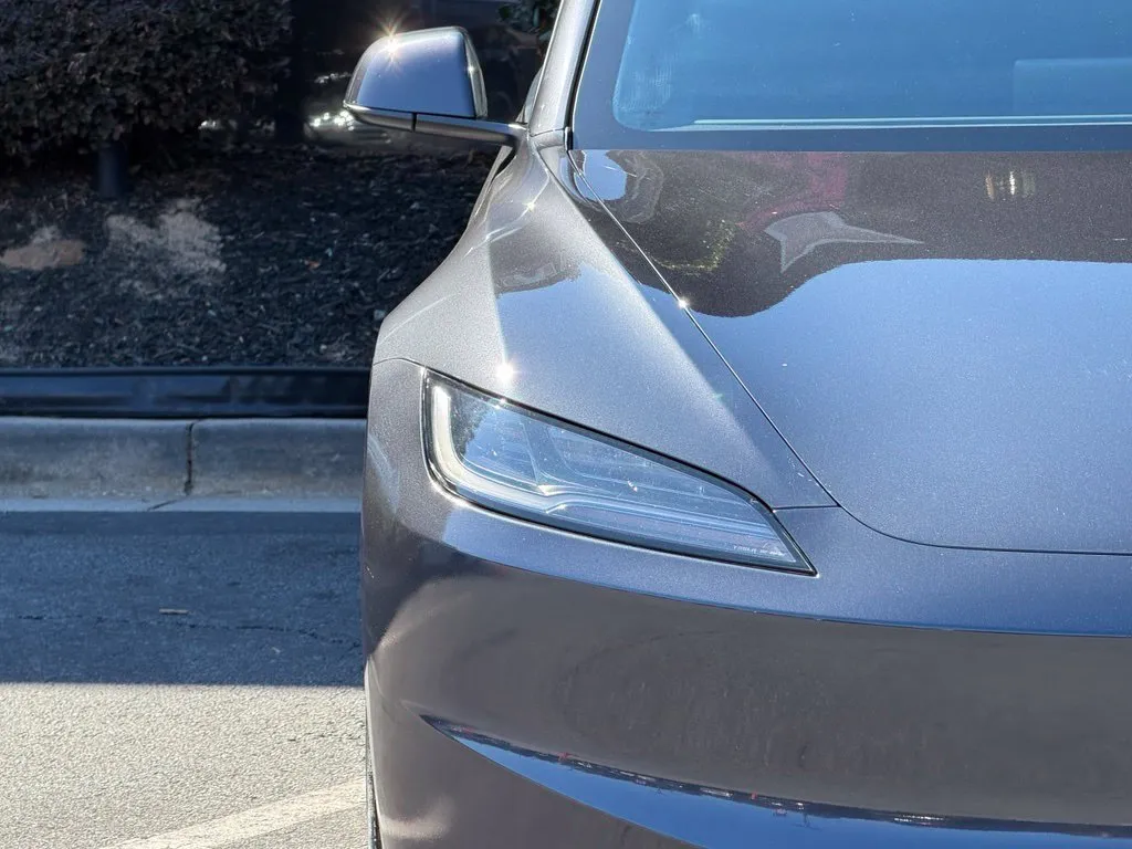 Tesla Model 3 photo 4