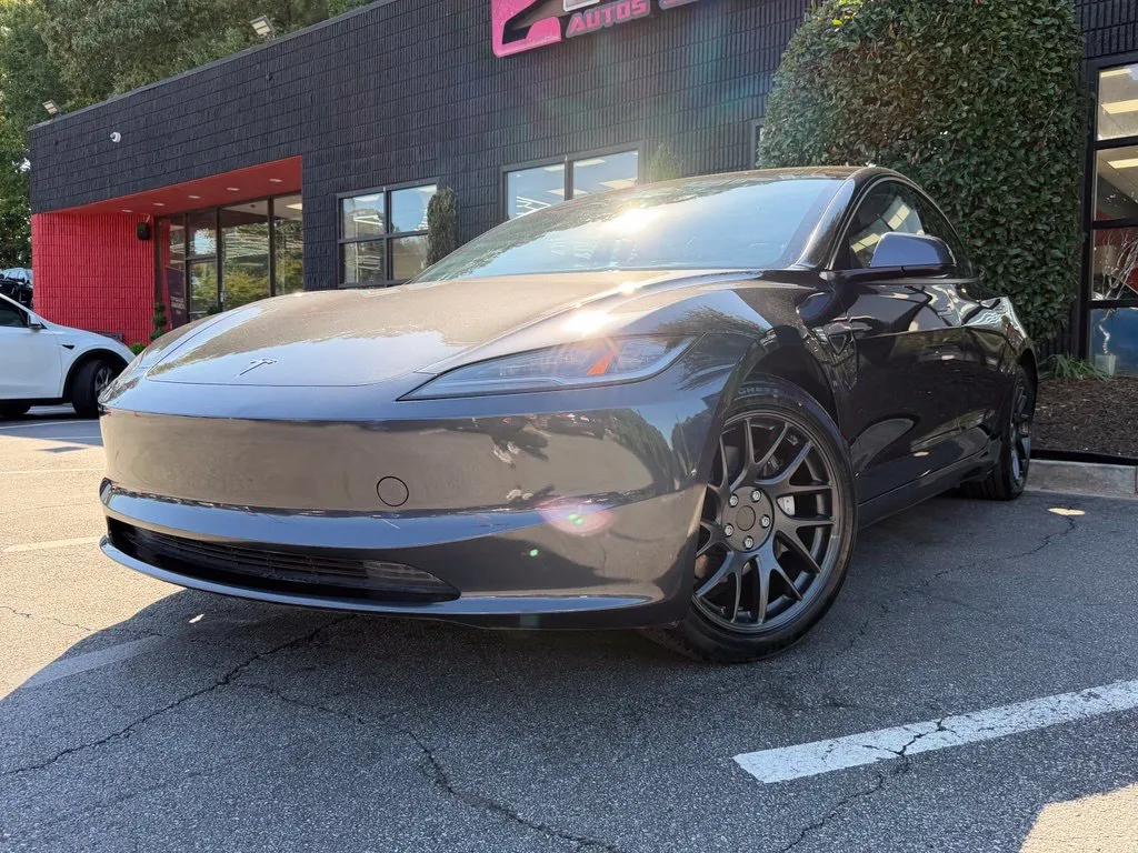 Tesla Model 3 photo 2