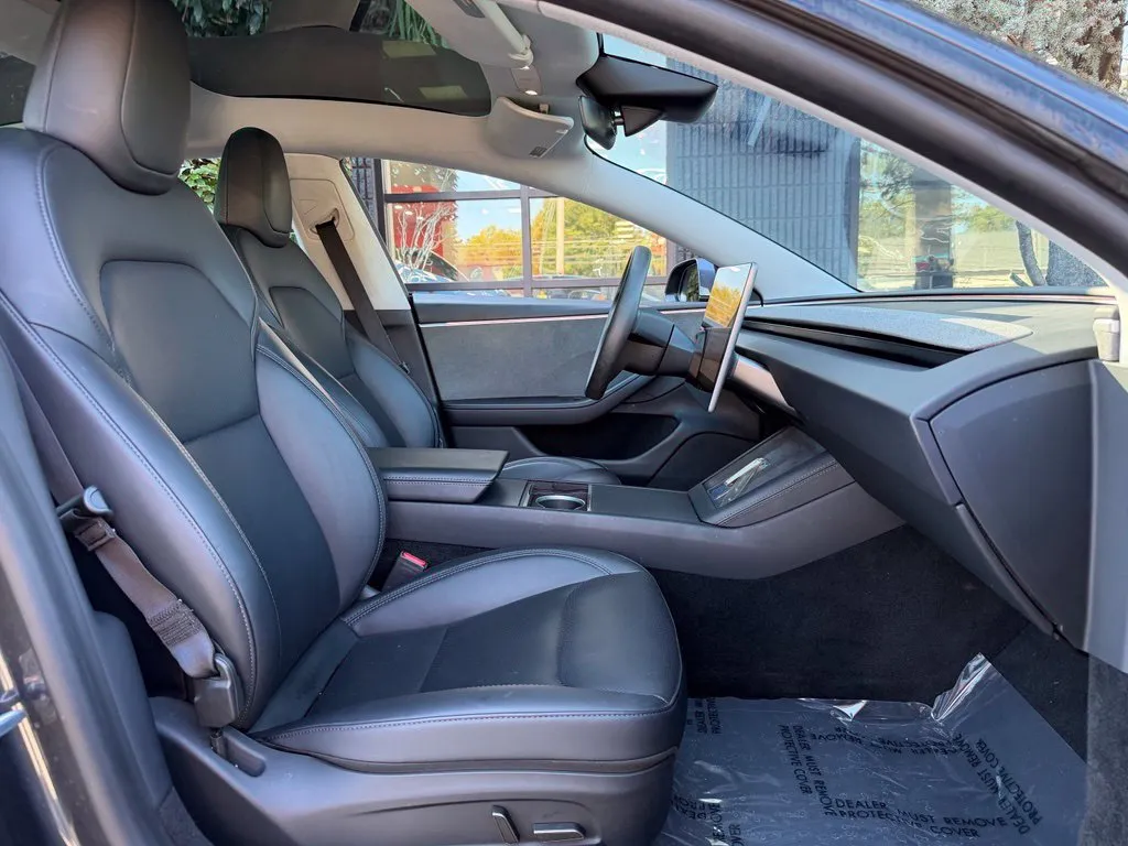 Tesla Model 3 photo 33