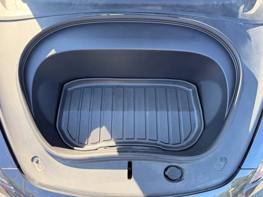 Tesla Model 3 photo 6