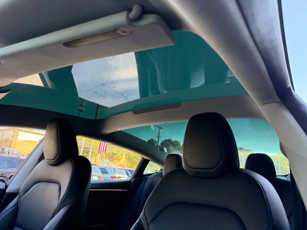 Tesla Model 3 photo 49