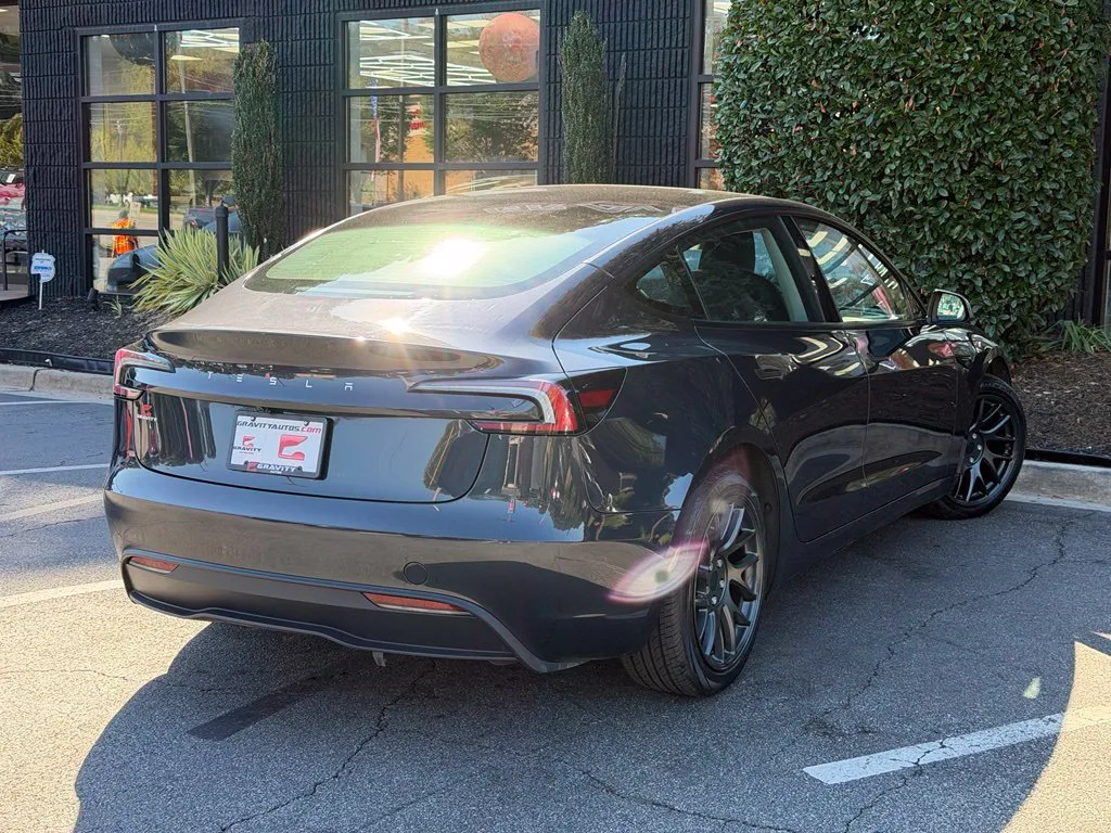 Tesla Model 3 photo 12