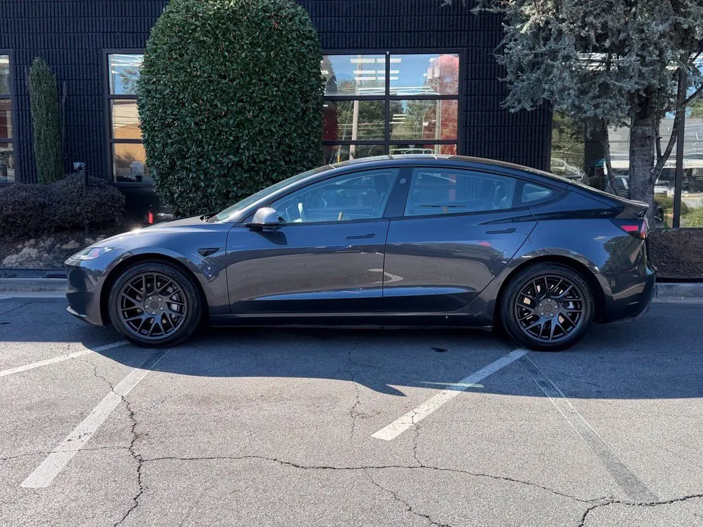Tesla Model 3 photo 9