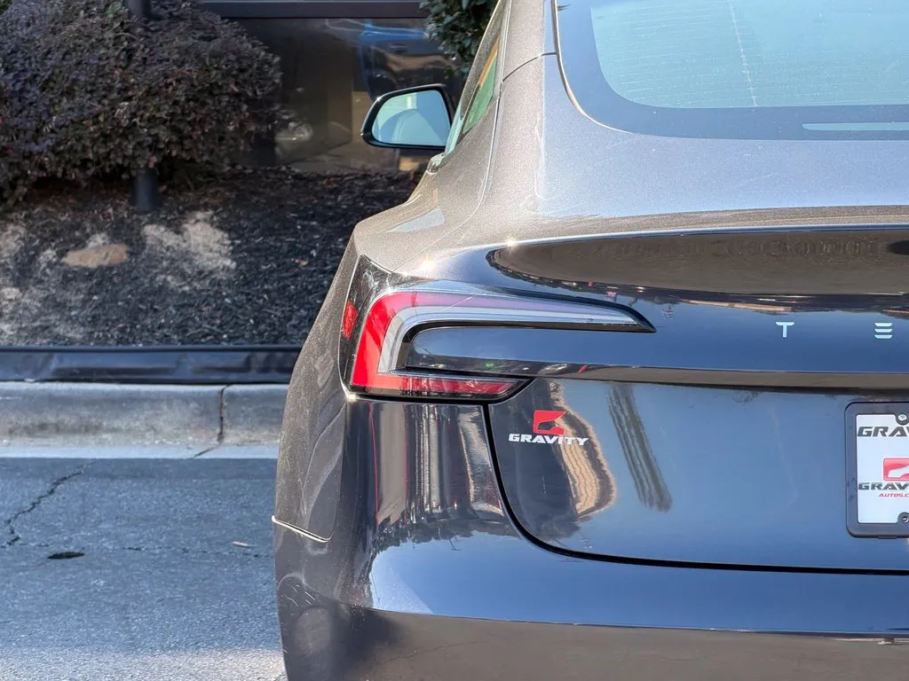 Tesla Model 3 photo 15