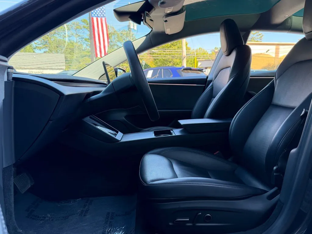 Tesla Model 3 photo 25