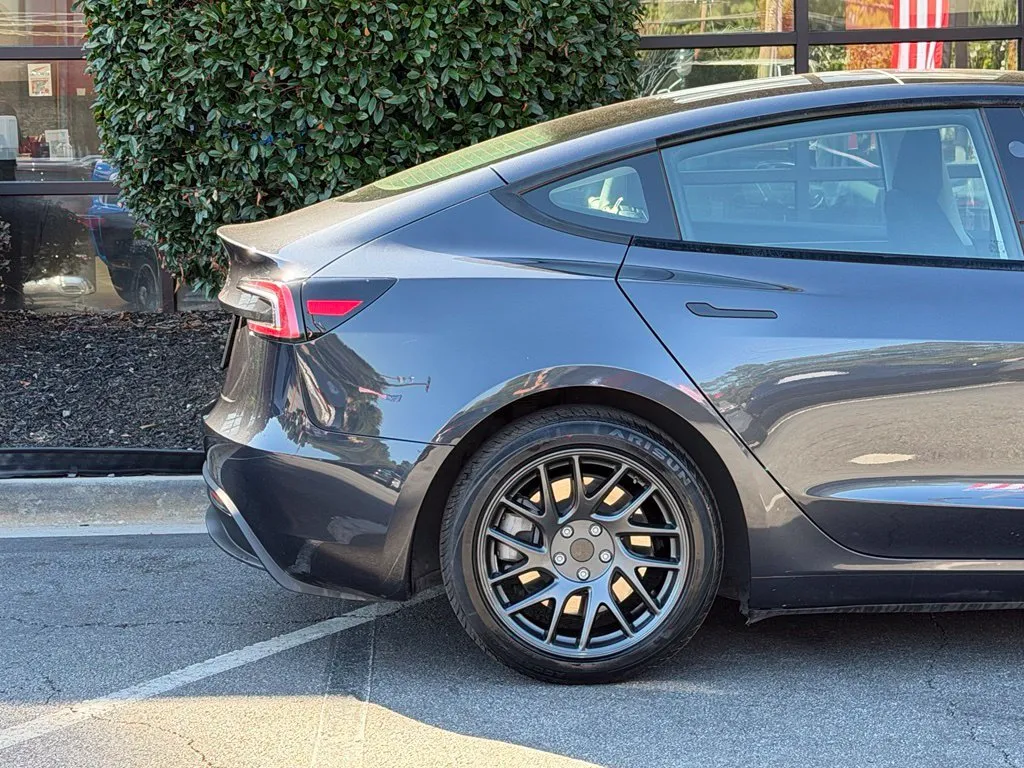 Tesla Model 3 photo 22